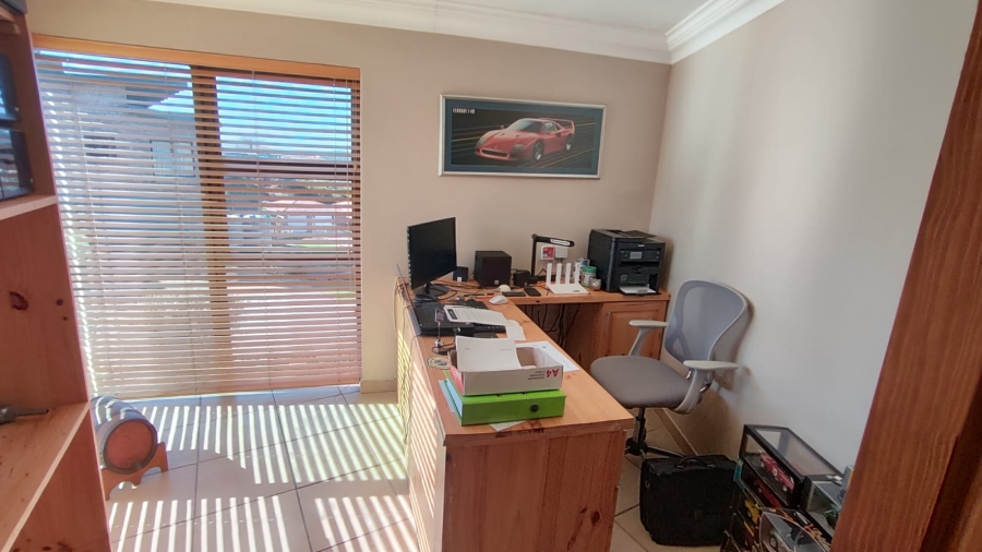 6 Bedroom Property for Sale in Stilbaai Wes Western Cape
